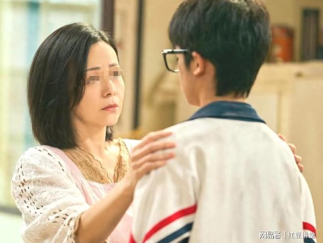 开云体育官方网站-故事：惯子如杀子熊孩子在理发店捣蛋意外导致